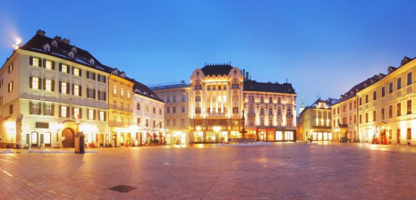 Фотошпалери Братислава. Головна площа вночі